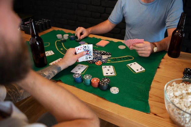 erek 60 mobile app interface showing live football markets and casino games