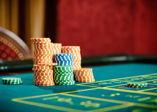 Live Speed Roulette table with croupier and spinning wheel